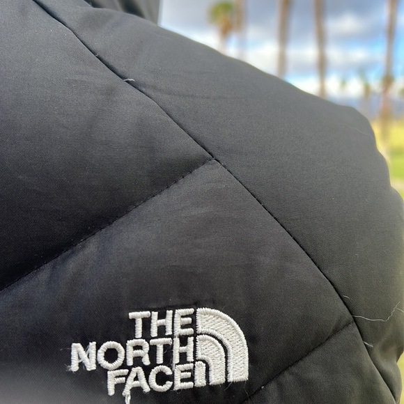 The Northface black Heathered 550 down Vest sz Large - Picture 7 of 11